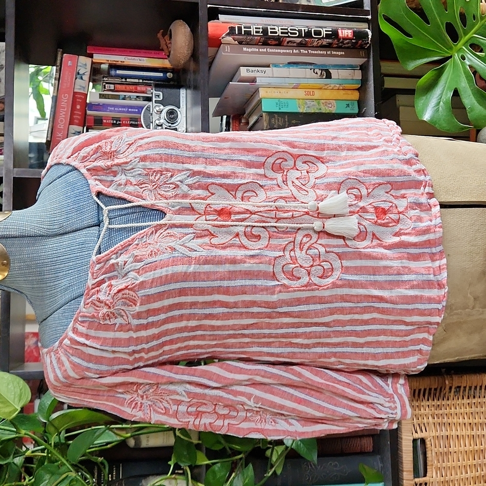 EUC Anthropologie - linen tunic top by Akemi + Kin size M